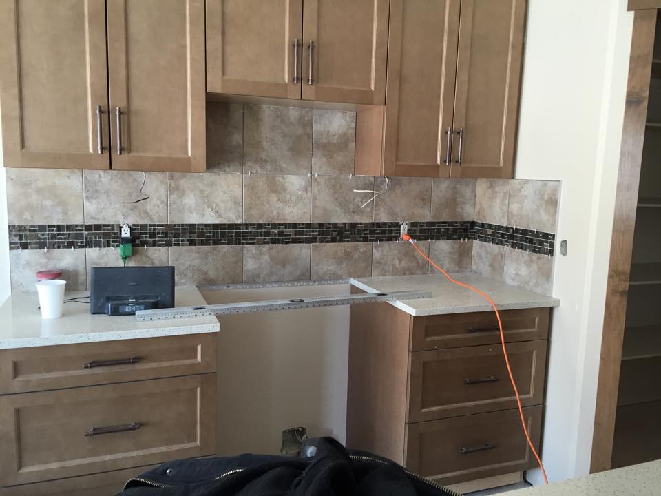 kitchen backsplash with accent