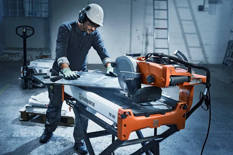 tile contractor cutting tile in wet saw